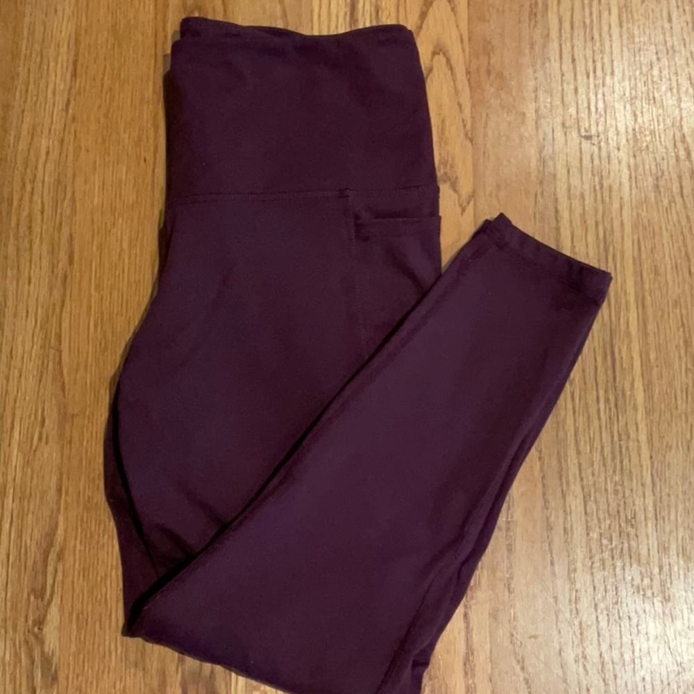 Danskin - PANTS High Rise 7/8 Legging - Inseam 25”- Size L - Black Cherry